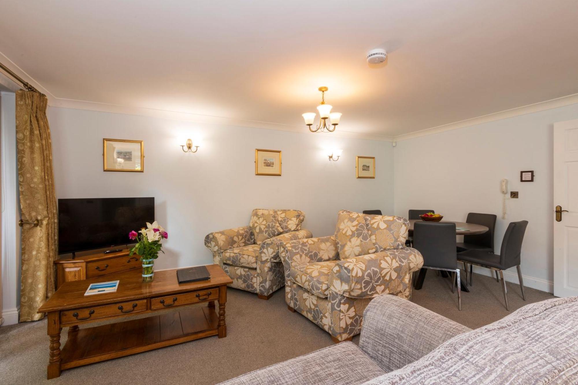Porth Veor Manor & 3* New Quay